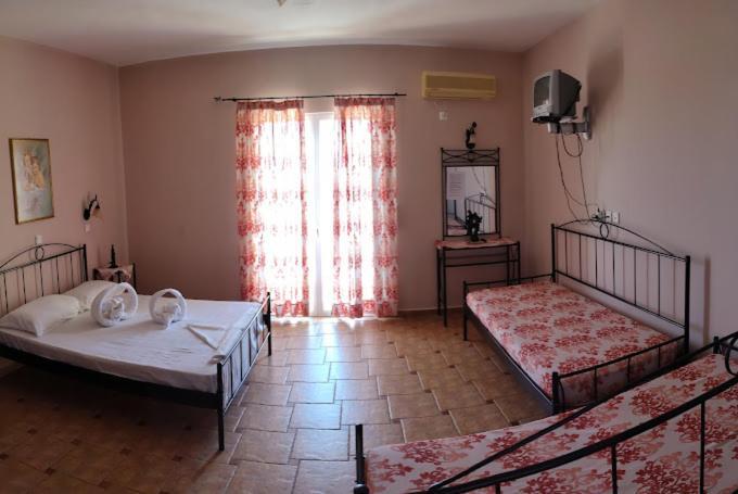Hotel Takis Agios Georgios  Екстериор снимка